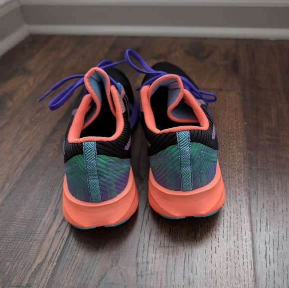 Asics tennis shoes - Picture 4 of 5